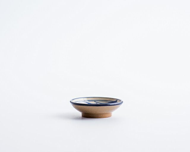 やちむん陶器ボウル 足付き　植物唐草モチーフ　沖縄　伝統工芸品　お皿食器　焼物 唐草手碗 | 伝統的なやちむん - 育陶園 やちむんの窯元｜沖縄の陶器 和