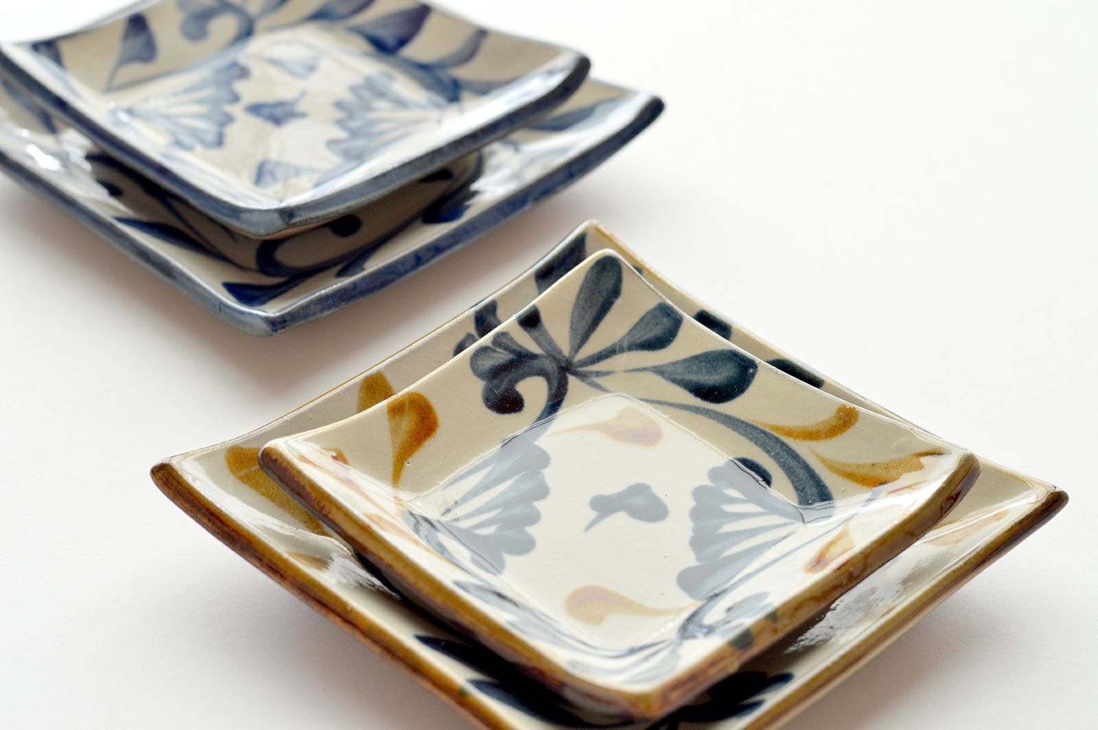 四角皿 12cm（唐草） ／ 陶眞窯 | ゆいまーる沖縄 ＜Online＞
