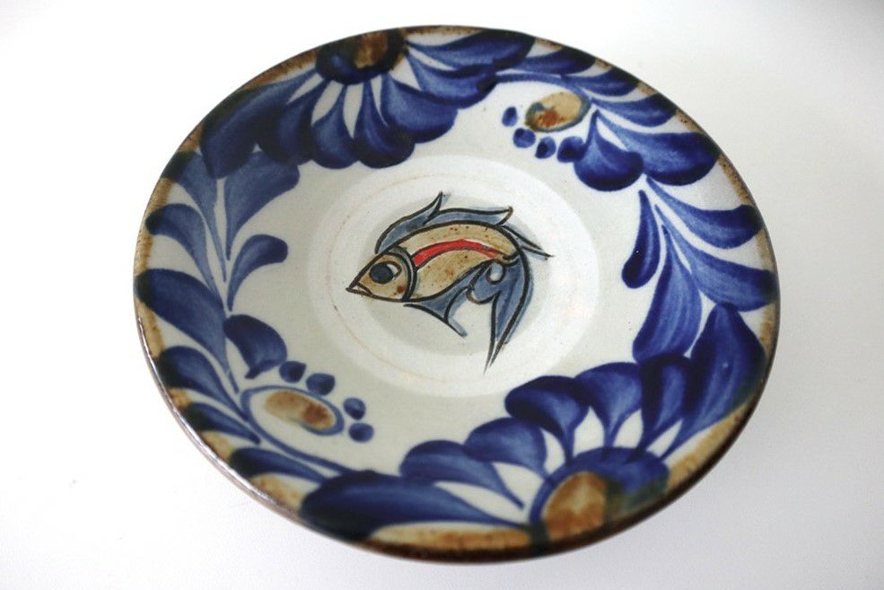 皿　飾り皿　魚紋 　陶器　古玩　置物　インテリア　工芸品　美術品　A3042 5寸皿 コバルト唐草魚紋 秀陶房 | ゆいまーる沖縄 ＜Online＞