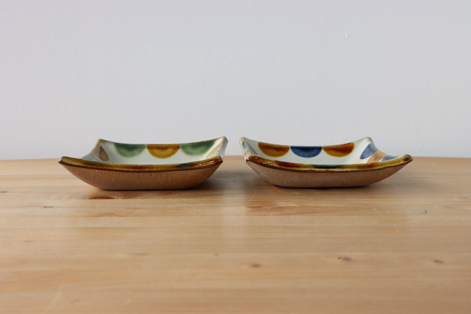 四角皿 12cm（ドット） ／ 陶眞窯 | ゆいまーる沖縄 ＜Online＞
