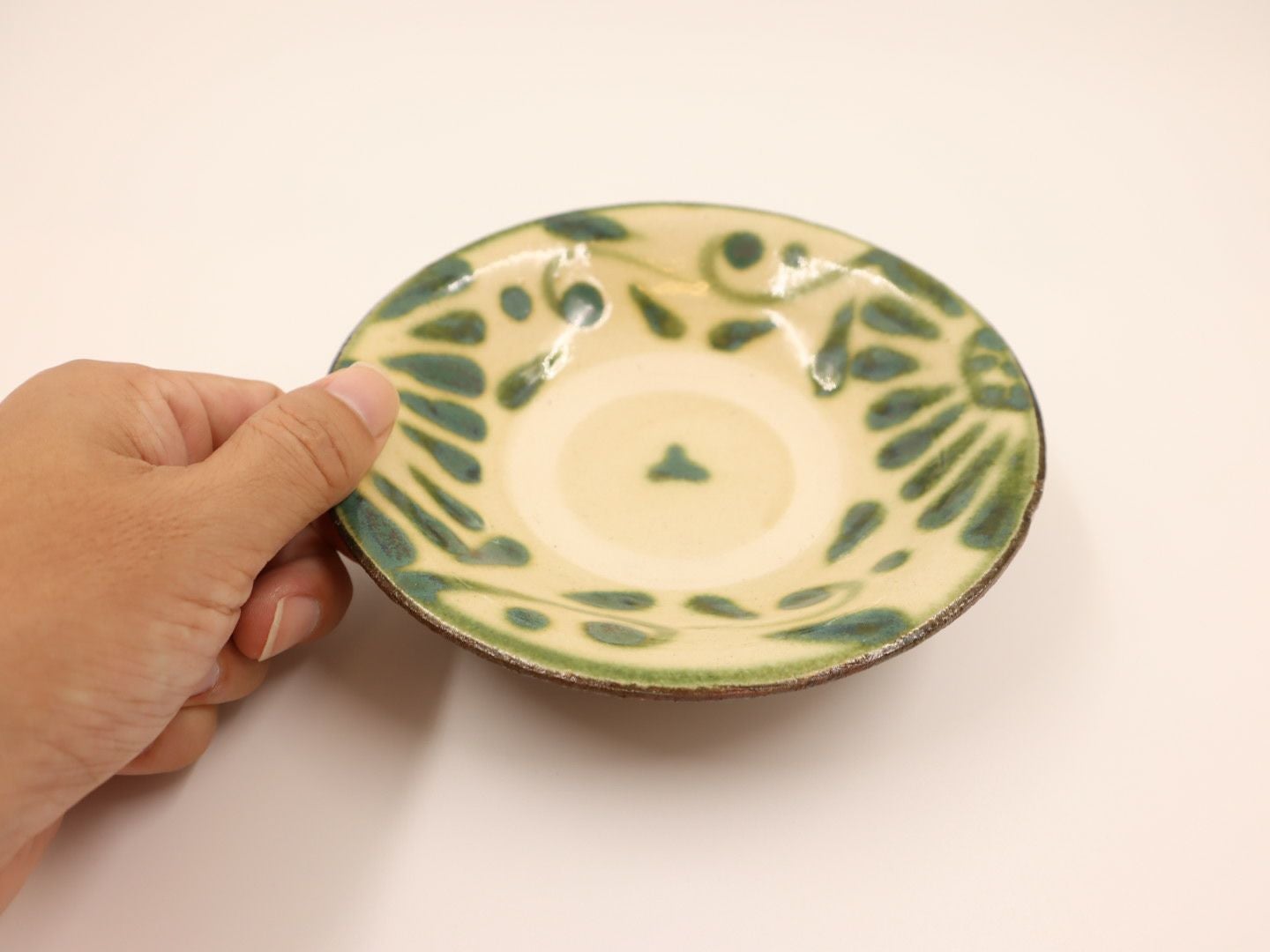 やちむん　アトリエ五香屋　5寸皿セット 5寸皿 菊花文 アトリエ五香屋 | ゆいまーる沖縄 ＜Online＞