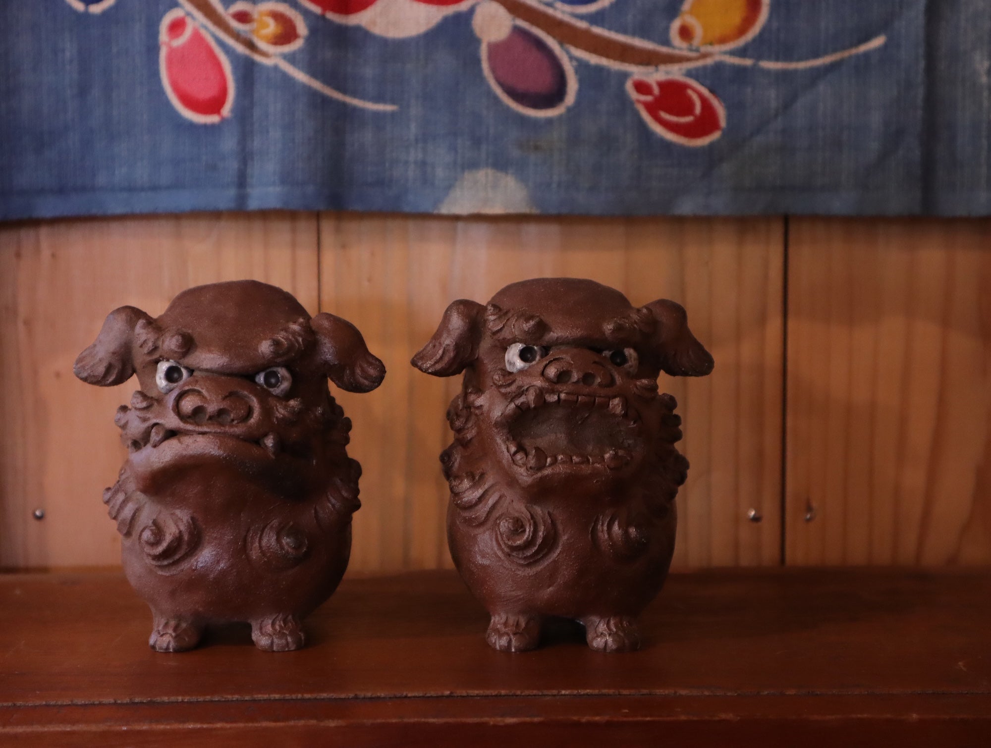 まるシーサーペア（こげ茶） シーサー陶房大海 | ゆいまーる沖縄